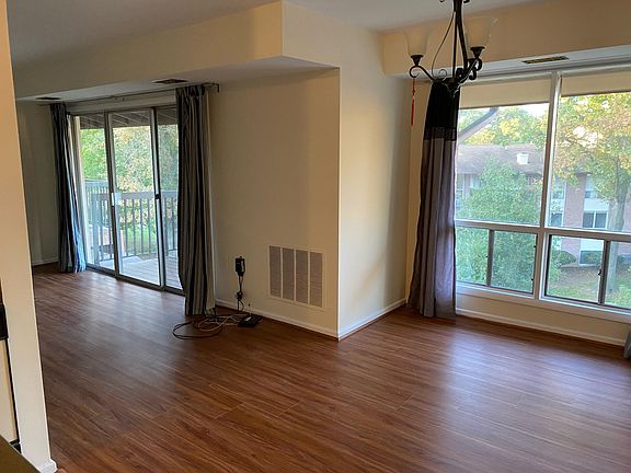 4th image of 210 Park Terrace Ct SE APT 63