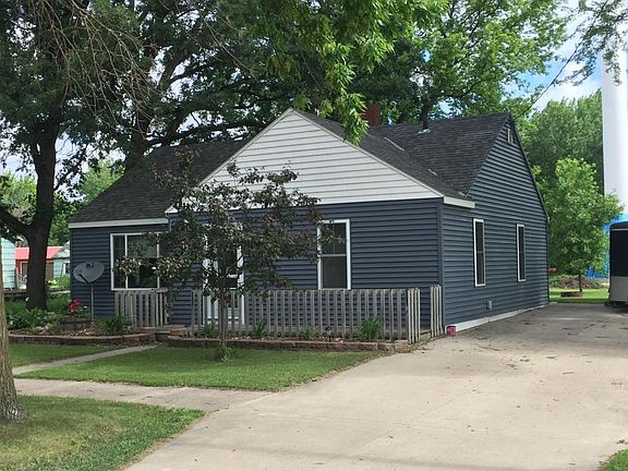 2nd image of 109 Dakota Ave NE