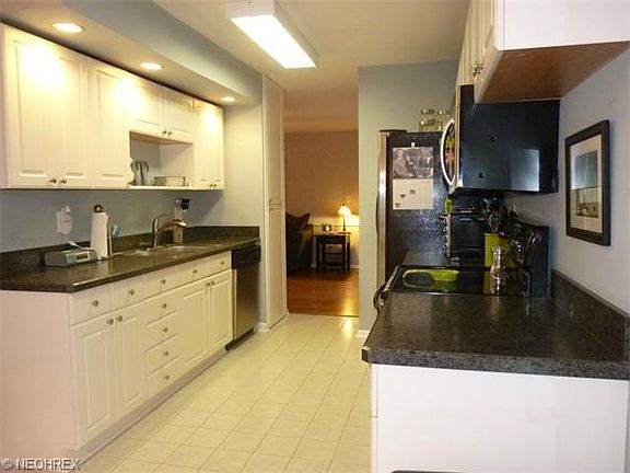 5th image of 256 Vivian Dr