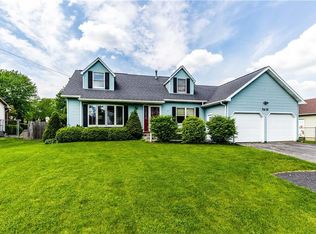 7635 Anne Ter, North Syracuse, NY 13212