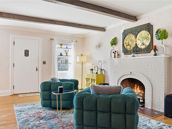 3rd image of 156 Sir Oliver Rd