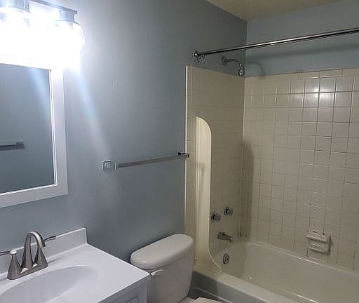 5th image of 1105 Rivermet Ave #17