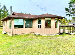 681 Island Cir SE, Ocean Shores, WA 98569