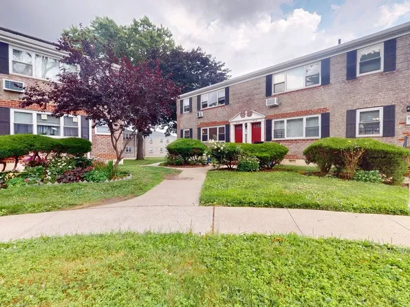 150-20 Jewel Avenue image 1 of 26