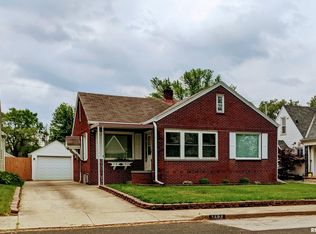 1402 W Circle Rd, Peoria, IL 61604