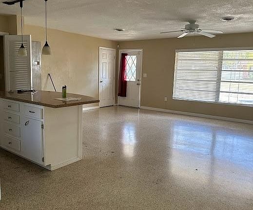 5th image of 1560 Elizabeth Ln