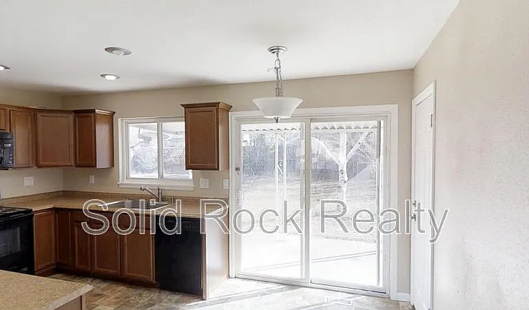 2505 Gina Dr — Photo 4