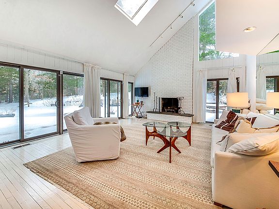 5th image of 669 Hands Creek Rd