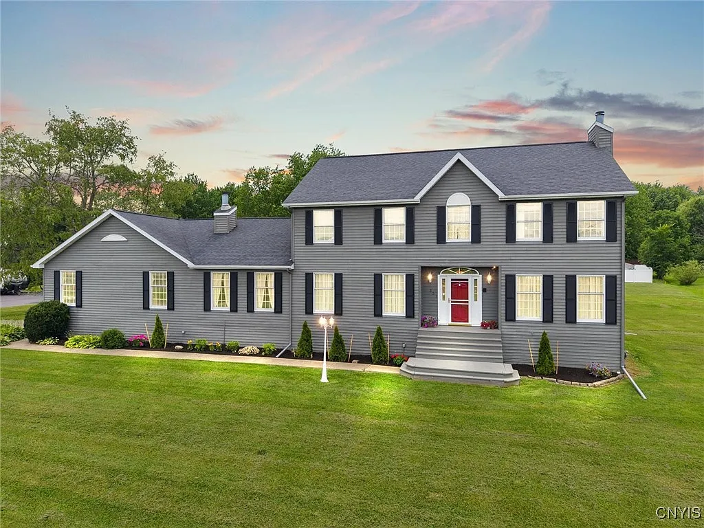 331 Hickory Ln photo 1