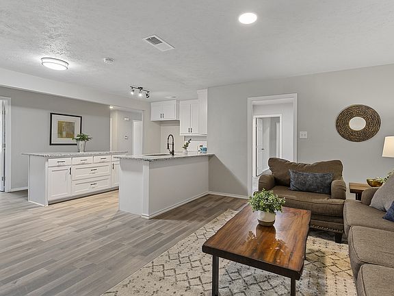 4th image of 3745 N Hills Dr