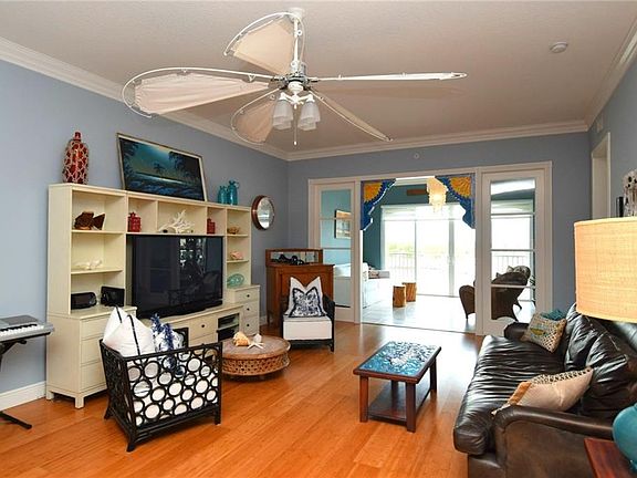 4th image of 14 Harbour Isle Dr W Penthouse 2