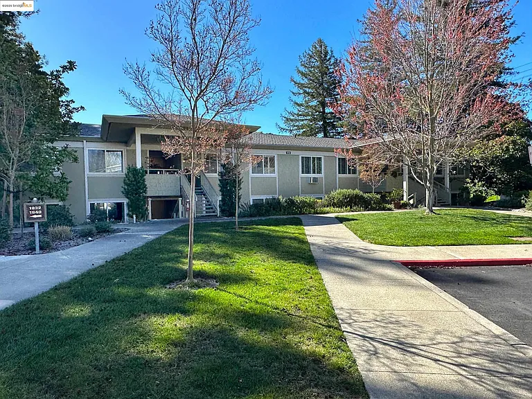 1910 Skycrest Dr #5 — Photo 33