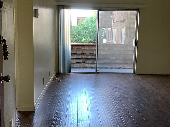 3rd image of 5414 Newcastle Ave APT 30