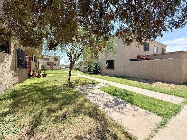 4031 W Mesquite Ln — Photo 2
