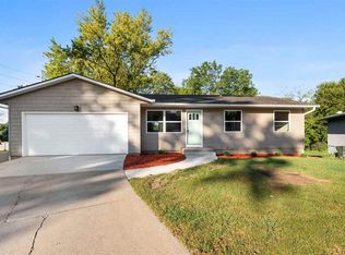 7 Westgate Cir, Iowa City, IA 52246