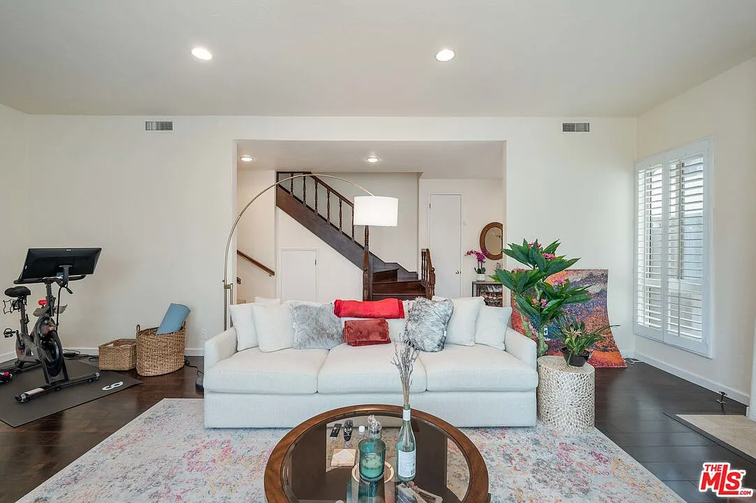 2 bed, 2.5 bath, 2019 sqft, $6,500 — Photo 4