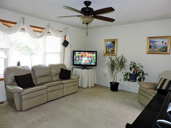 4th image of 5951 Fairdale Dr
