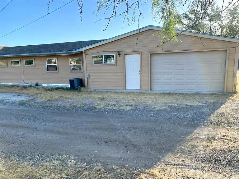2300 W Marcy Dr — Photo 2