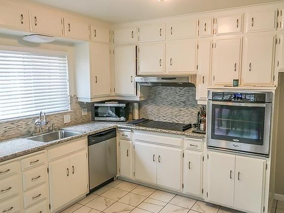 2nd image of 828 N Poplar Ave