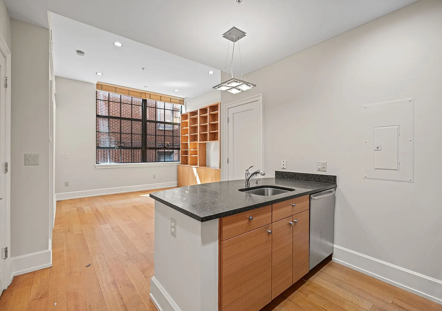 Georgetown Condo | 1 Bed | 1 Bath | 490 Sf — Photo 1
