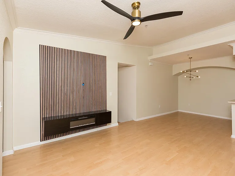 10075 Gate Pkwy N #405 — Photo 1
