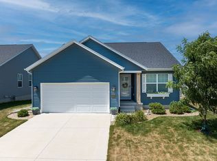 8819 Grand Oaks Dr NE, Cedar Rapids, IA 52402
