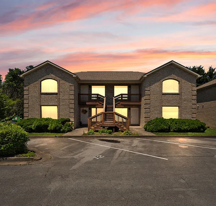 1 Charlotte Pl #1