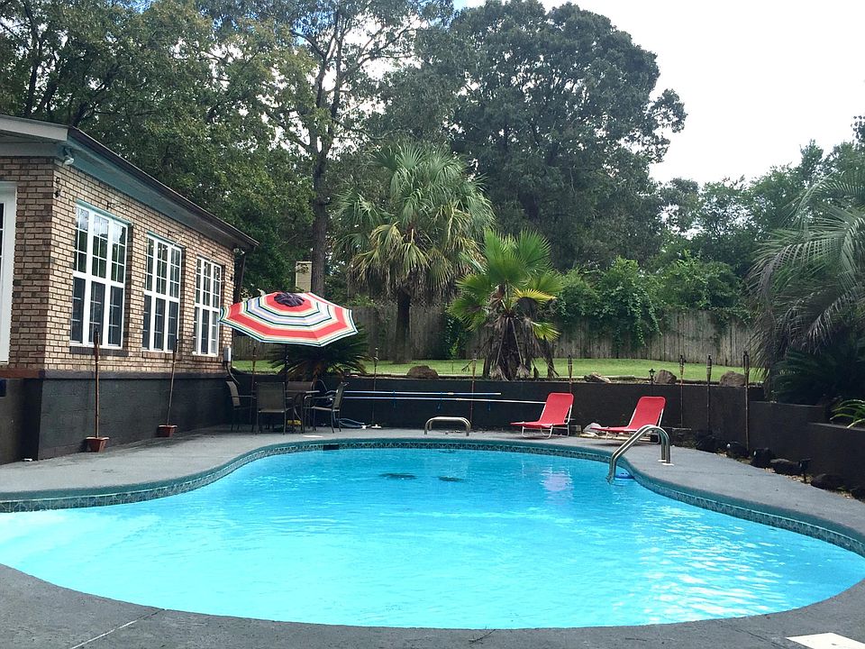 Pool/patio