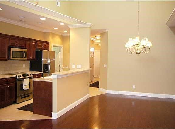 93 hillhouse dining.jpg