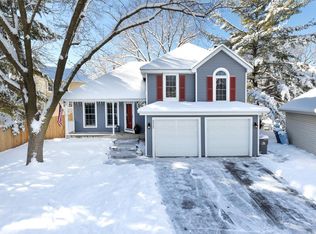 8925 Knollwood Dr, Eden Prairie, MN 55347