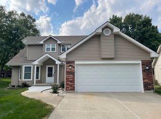 628 NE Clubhouse Dr #817529, Lees Summit, MO 64086