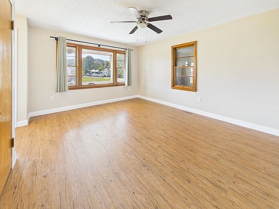 3rd image of 4534 Magazine Ave