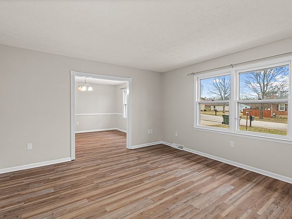 4th image of 65 Hilltop Mdws