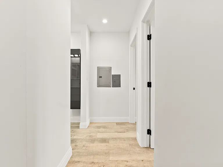 Leyden Apartments — Photo 4
