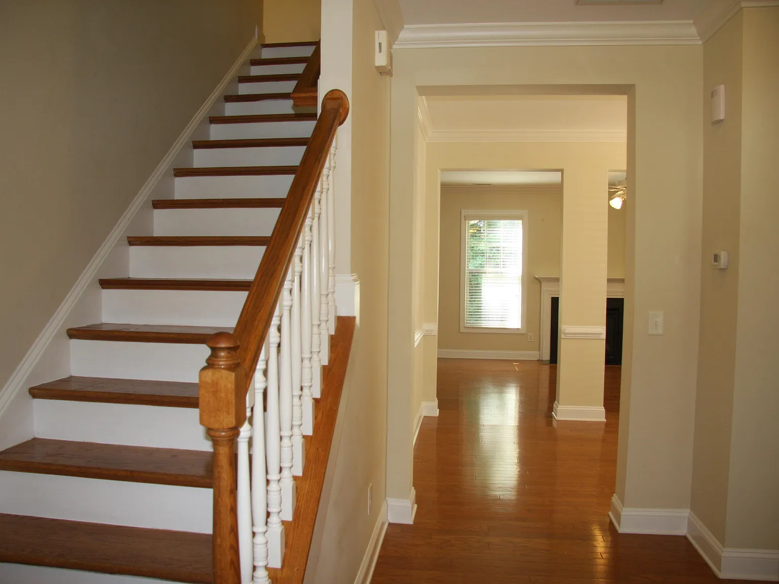 5 bed, 2300 sqft, $2,600 — Photo 3