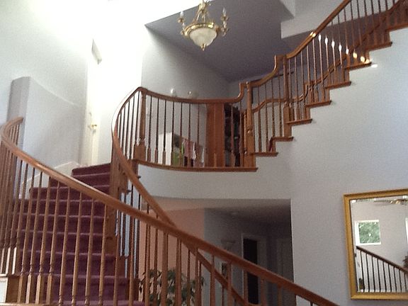 4th image of 2825 Hillcrest Ave