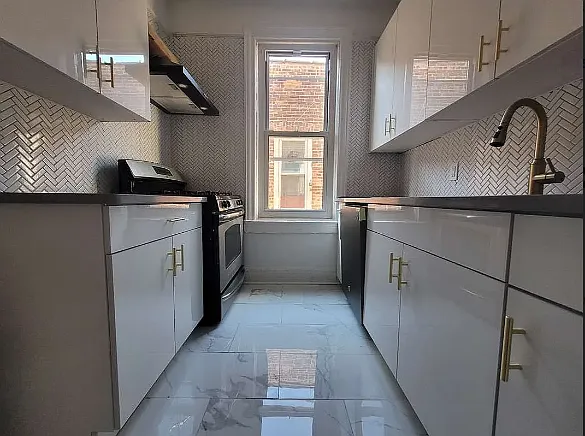 374 East 49th Street — Photo 3