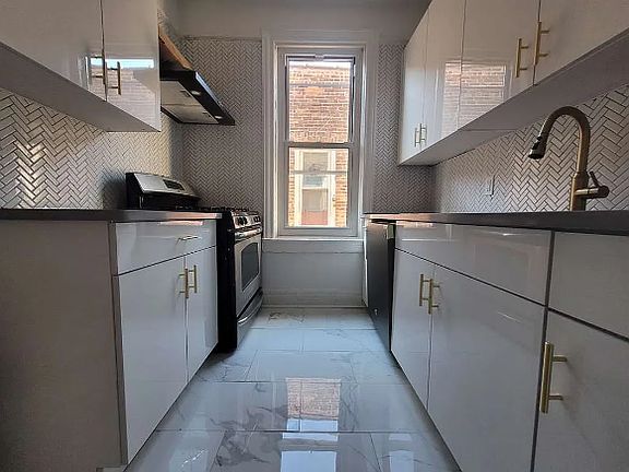 3rd image of 374 E 49th St #3R