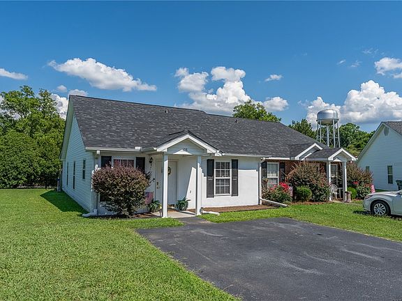 3rd image of 108 Pender Row Cir