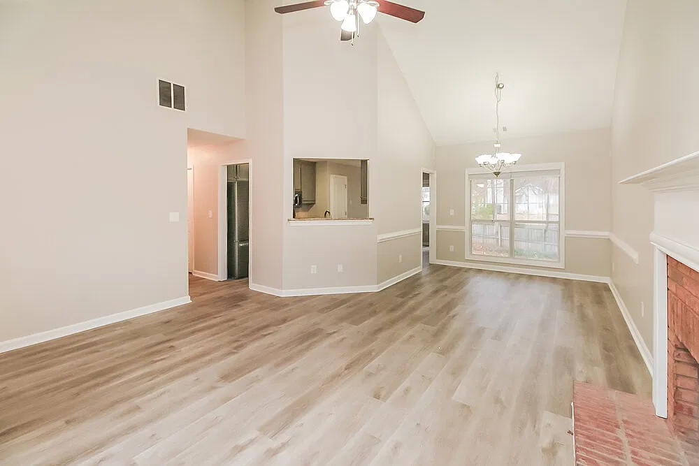 3 bed, 2.0 bath, 1477 sqft, $2,035 — Photo 3
