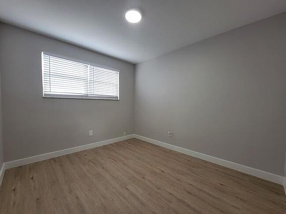4th image of 1316 NE Miami Ct