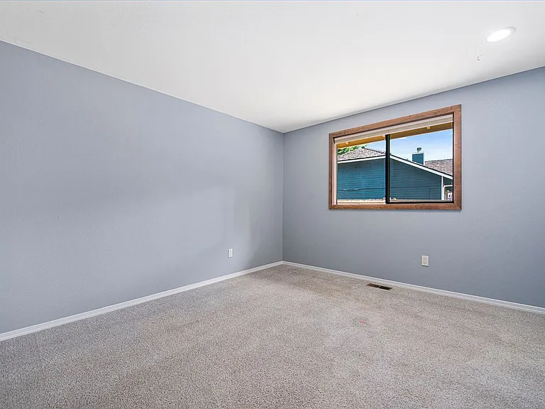 16711 SE 46th St — Photo 17