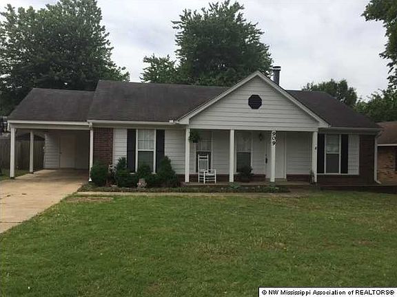 2nd image of 909 Autumn Woods Dr E