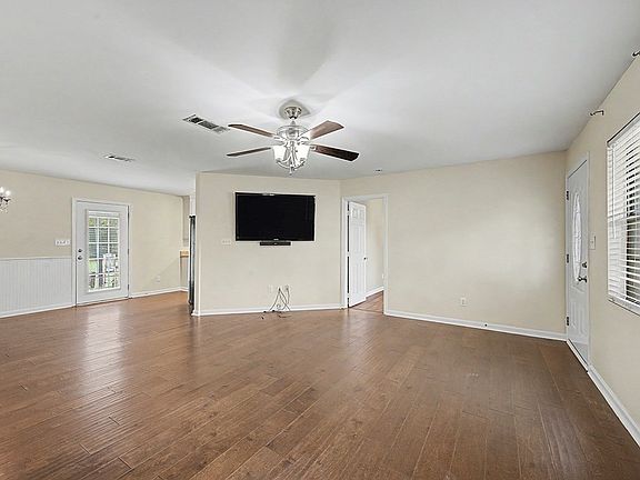 3rd image of 107 Clinton Ln