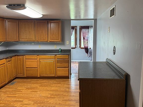 4th image of 1074 Wade Dr