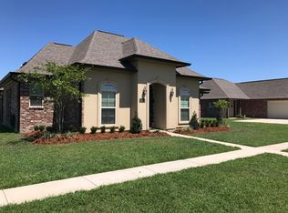 103 Carondelet Ct, Thibodaux, LA 70301