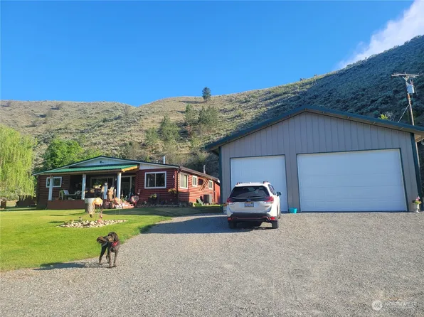46 Bonaparte Avenue, Tonasket, WA 98855
