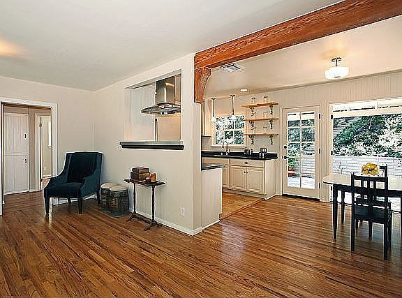 4th image of 21458 Providencia St