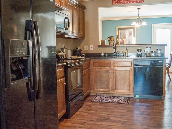 3rd image of 4217 Aurora Cir