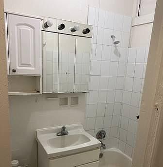 5th image of 213 Willis Ave #1F